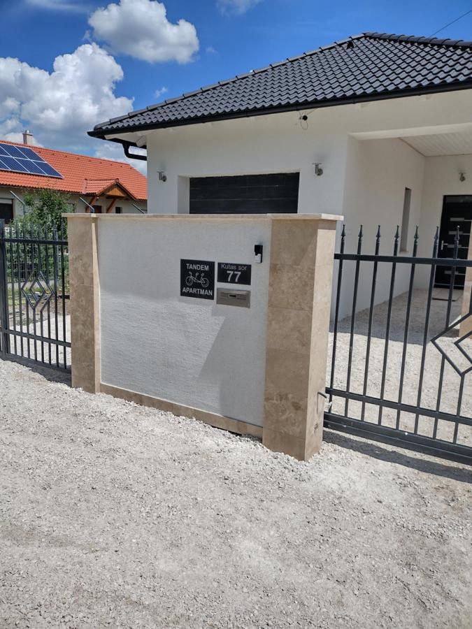 Tandem Apartman Kapolnasnyek Exteriér fotografie